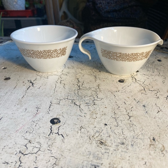 Corelle Woodland hook Handle Sugar & Creamer